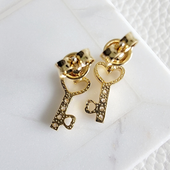 Heart key rhinestone stud earrings - Picture 6 of 8